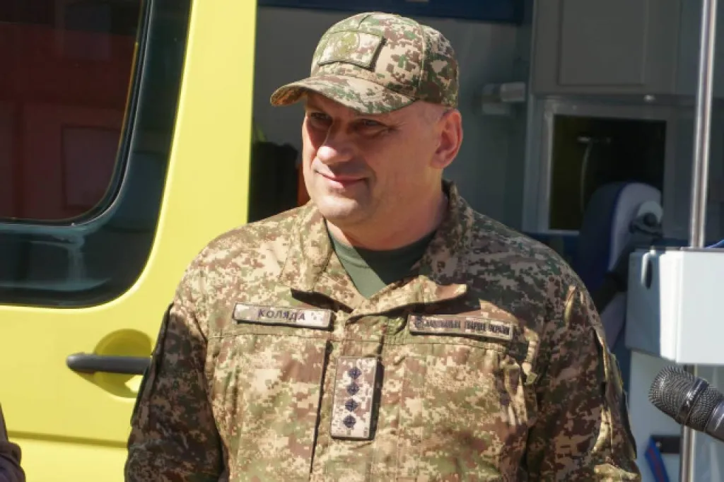 Тернопільські лікарі подарували волинським гвардійцям сучасний реанімобіль