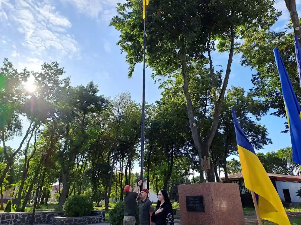 У Ковелі підняли синьо-жовтий стяг у місці, де він замайорів 35 років тому