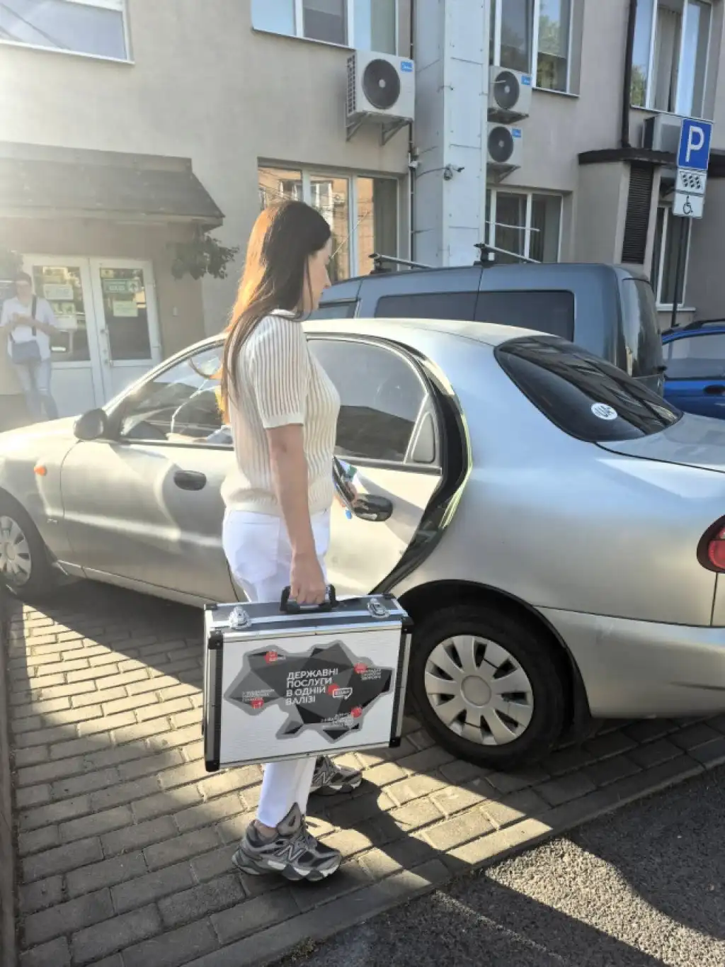 У Луцьку запрацював «Мобільний ЦНАП»: послуги тепер доступні вдома