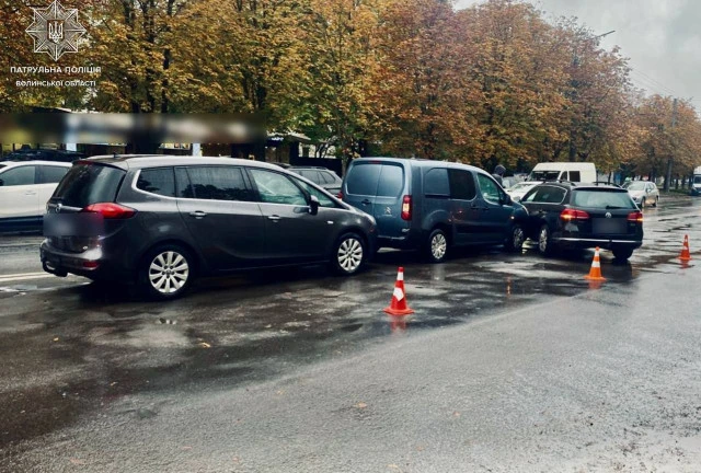 У Луцьку через необережність водія Volkswagen зіткнулися три авто