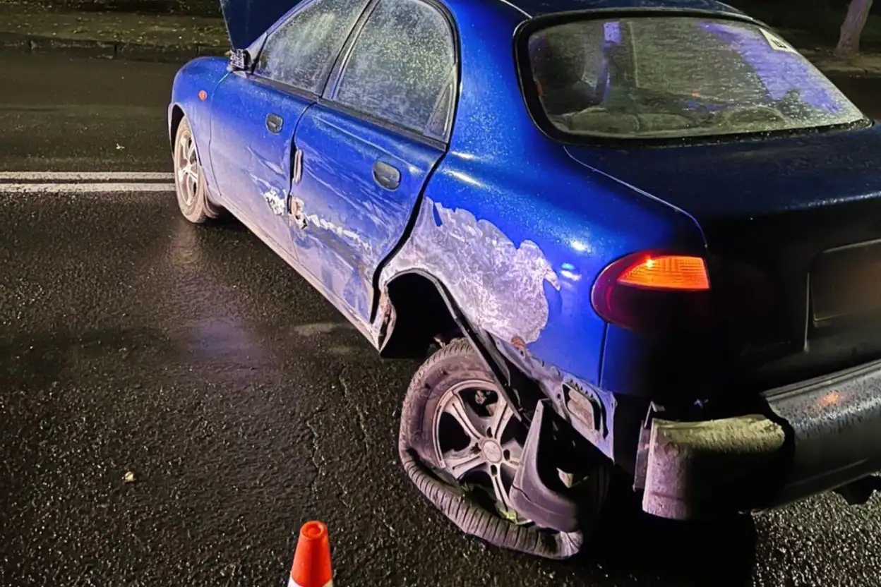 У Луцьку нетверезий водій Skoda вилетів на зустрічну смугу та врізався в Daewoo