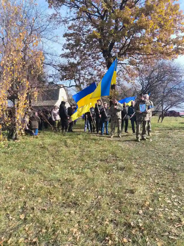 У Вишнівській громаді попрощалися із загиблим на Луганщині захисником Віктором Терешкевичем