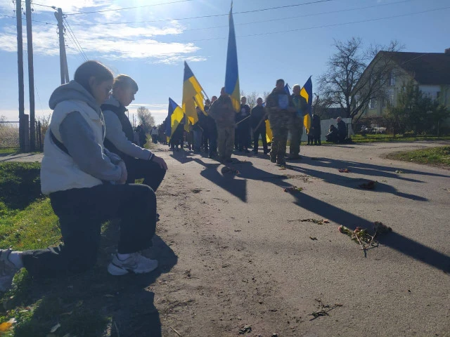 У Вишнівській громаді попрощалися із загиблим на Луганщині захисником Віктором Терешкевичем