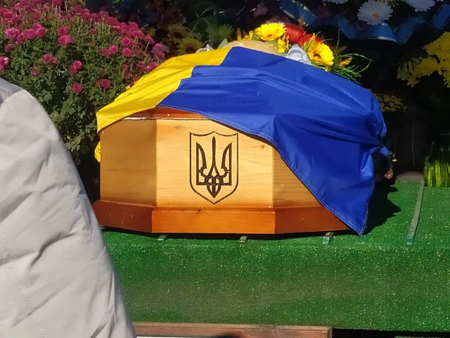 У Вишнівській громаді попрощалися із загиблим на Луганщині захисником Віктором Терешкевичем