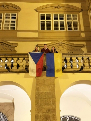 Чеський парламент скасував український прапор на своєму будинку: політичний конфлікт та нові реакції