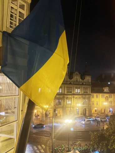 Чеський парламент скасував український прапор на своєму будинку: політичний конфлікт та нові реакції