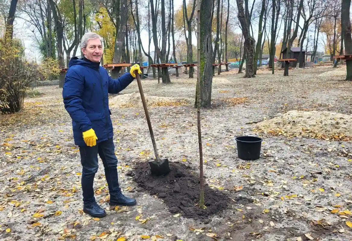 Реконструкція парку імені Лесі Українки: старт озеленення