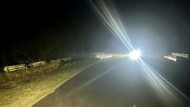 На Волині водій у нетверезому стані злетів з моста в річку