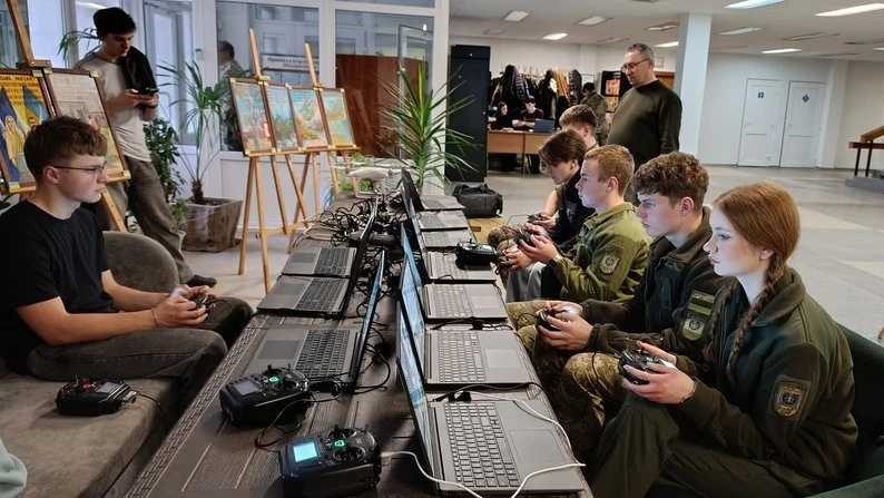 У Луцьку стартували нові патріотичні змагання для молоді: випробування від автомата до FPV-дронів