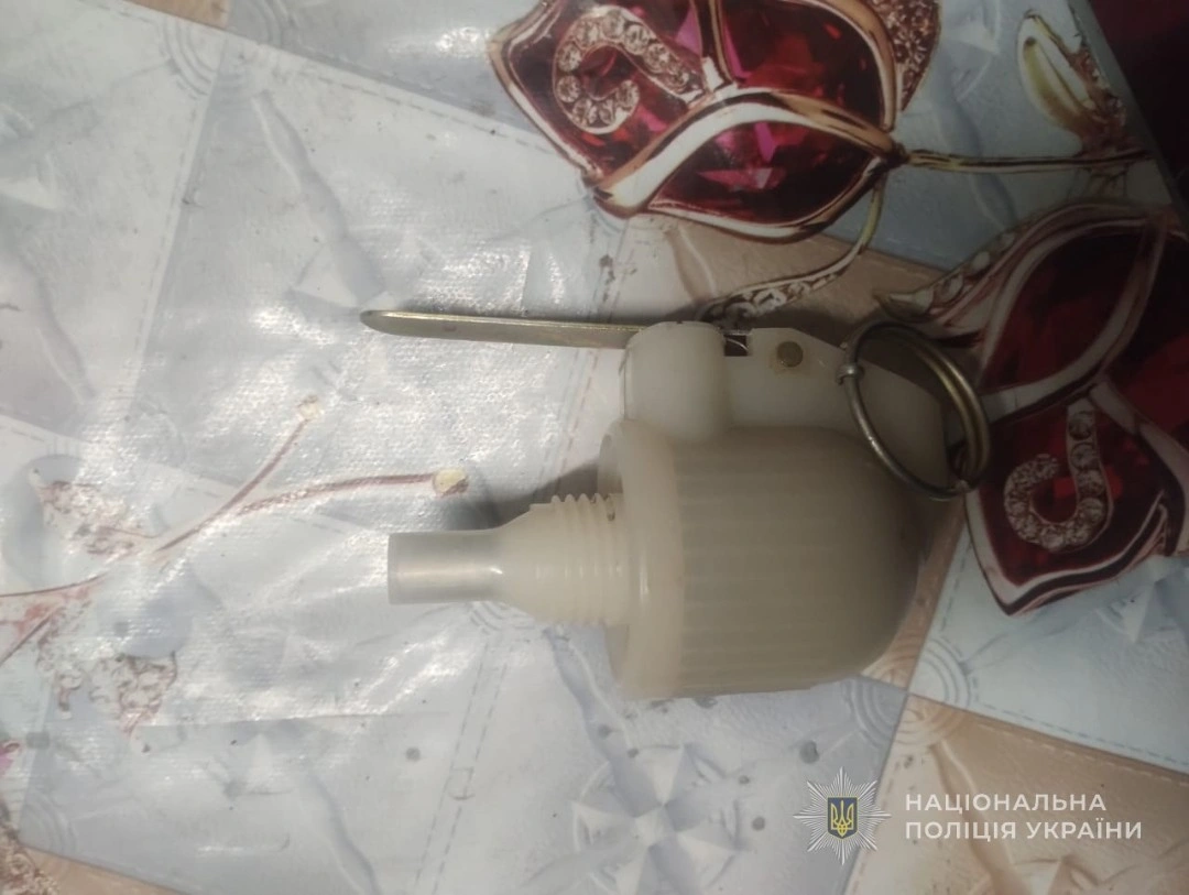 Чоловік на Волині погрожував підірвати гранату під час сімейного застілля