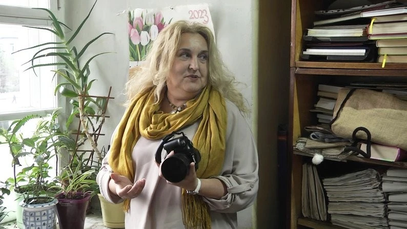 Тріо ялинок на Театральному майдані готують до різдвяних вогнів