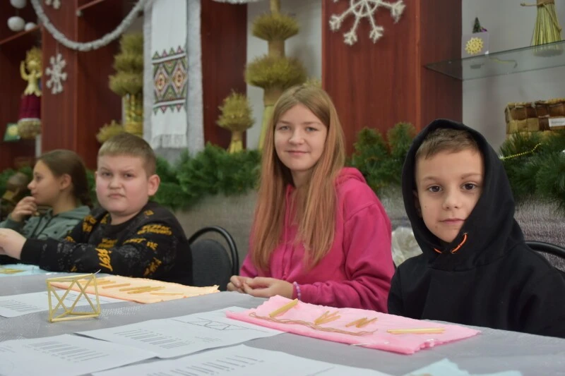 Різдво власними руками: у Луцьку відкрили безоплатну творчу майстерню