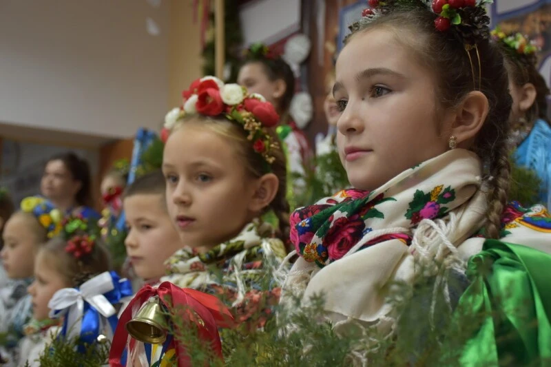 Різдво власними руками: у Луцьку відкрили безоплатну творчу майстерню
