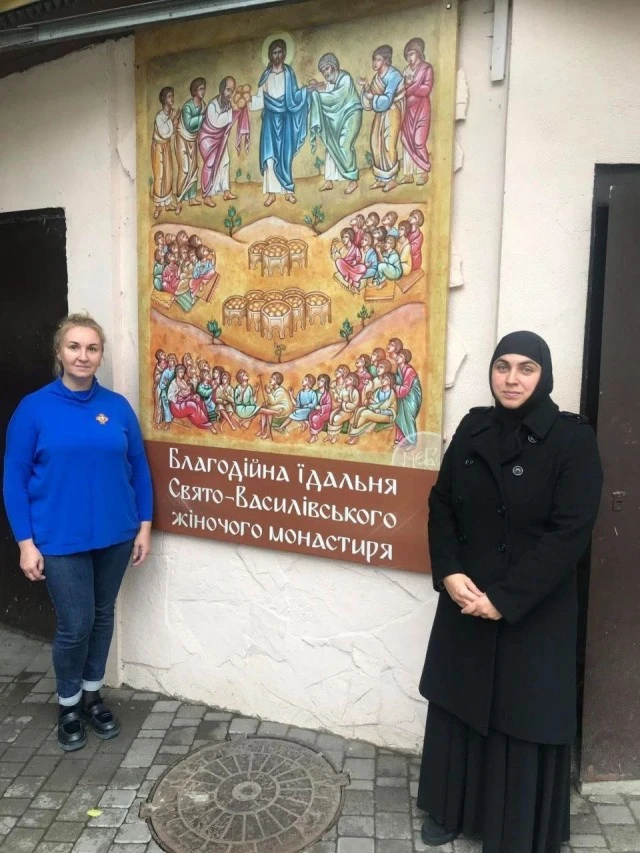 Щоденна різдвяна турбота: як луцький монастир годує сотні людей і підтримує фронт