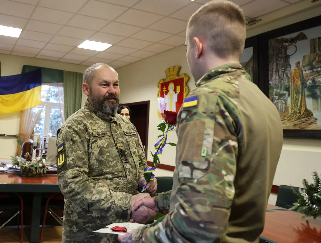 У Луцьку відзначили двох військових, які боронять Україну