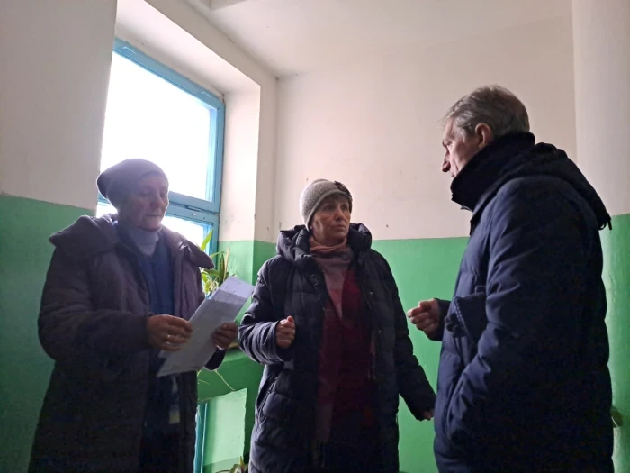 Мер Ковеля особисто перевірив наслідки ракетного удару по житловому будинку
