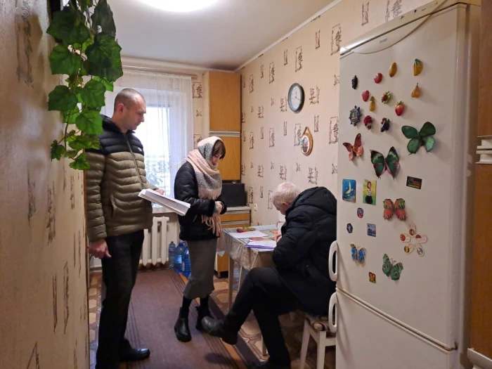 Мер Ковеля особисто перевірив наслідки ракетного удару по житловому будинку