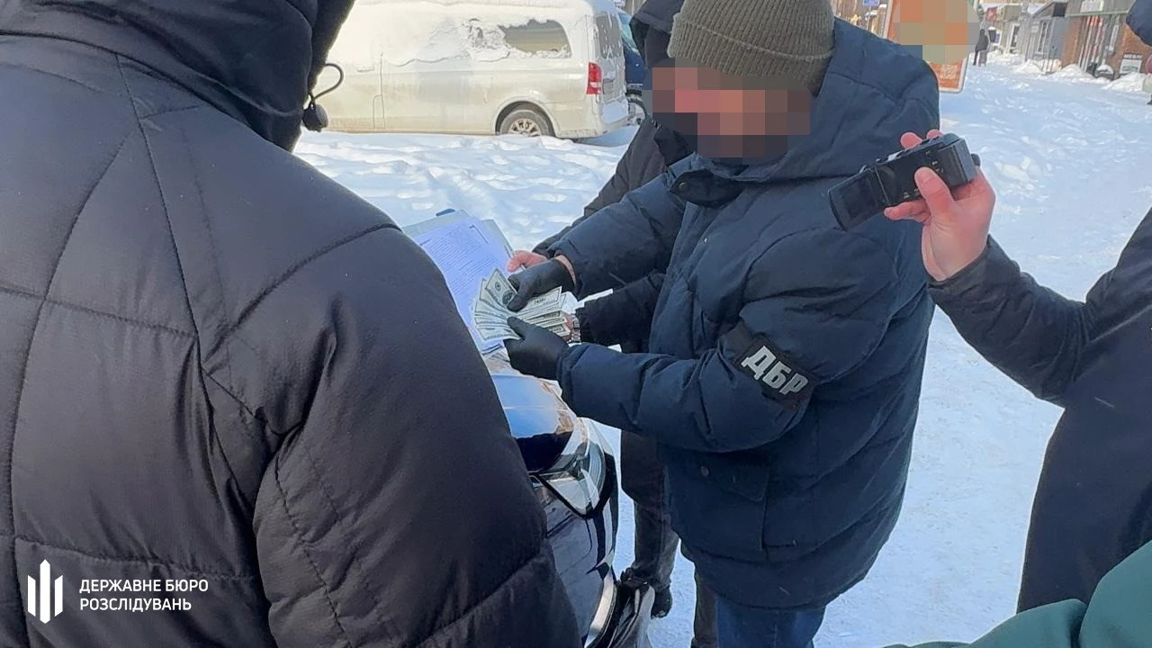 Три тисячі за «чисту історію»: на Волині затримали керівника ТЦК