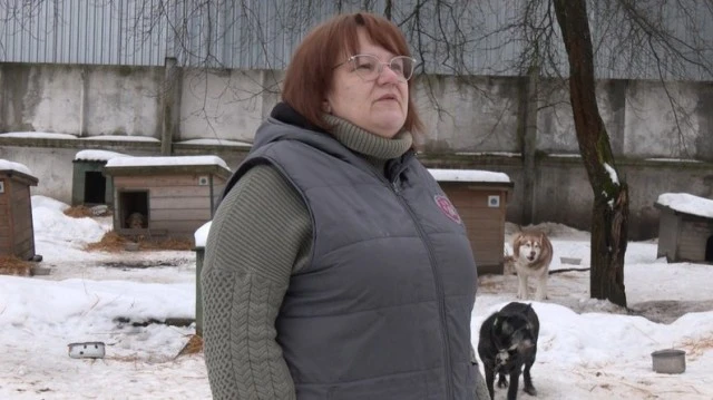 Тепла вечеря та три кілограми соломи: як виживає луцький притулок у пікові холоди