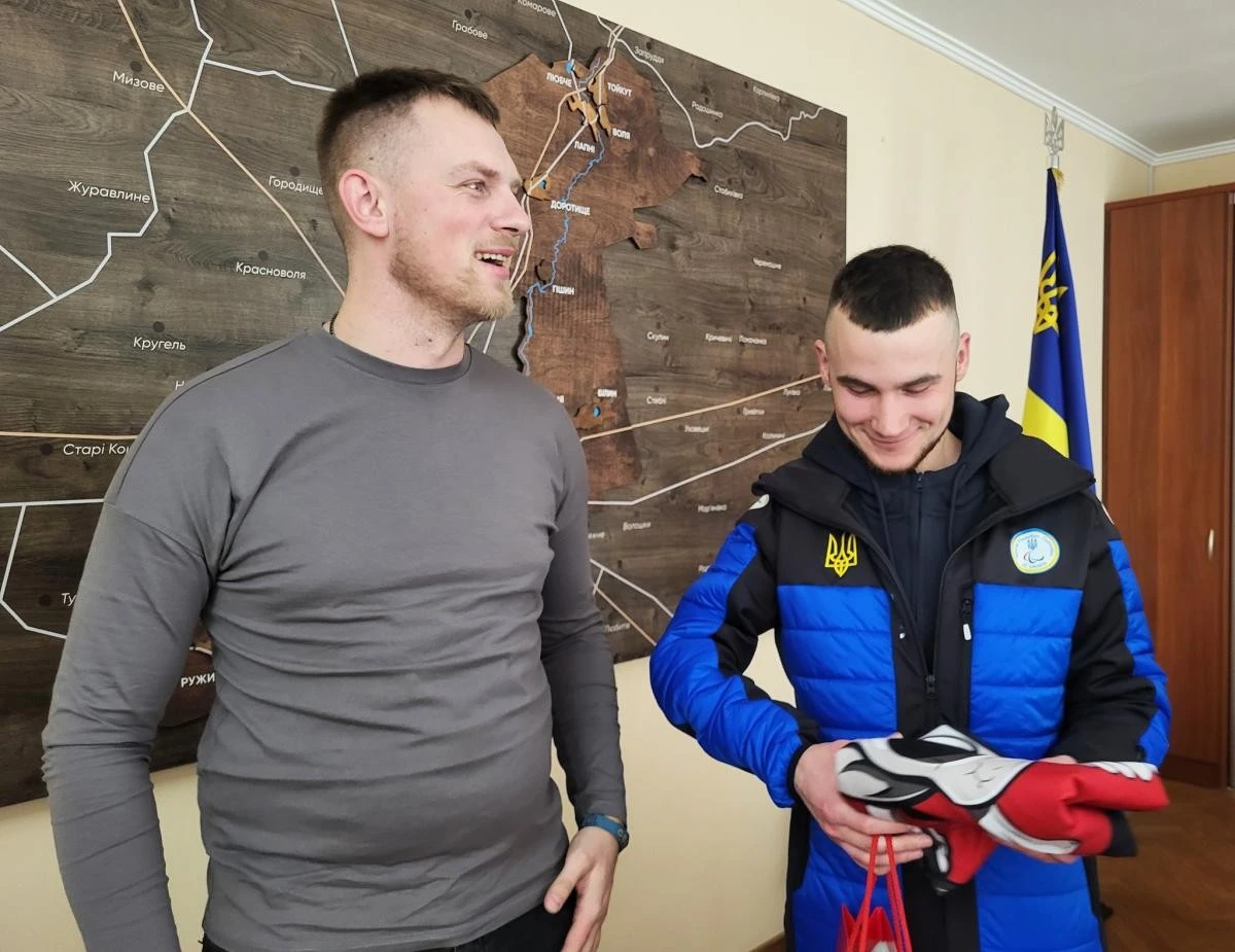 Історичний дебют: Максим Гелюта стане першим українським парагірськолижником на Іграх-2026