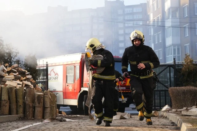 У Луцьку ліквідували пожежу в готельно-ресторанному комплексі: що відомо