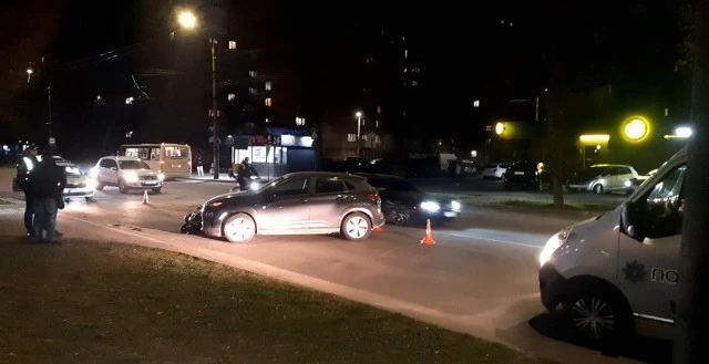 ДТП на Молоді: у Луцьку госпіталізували водія двоколісного