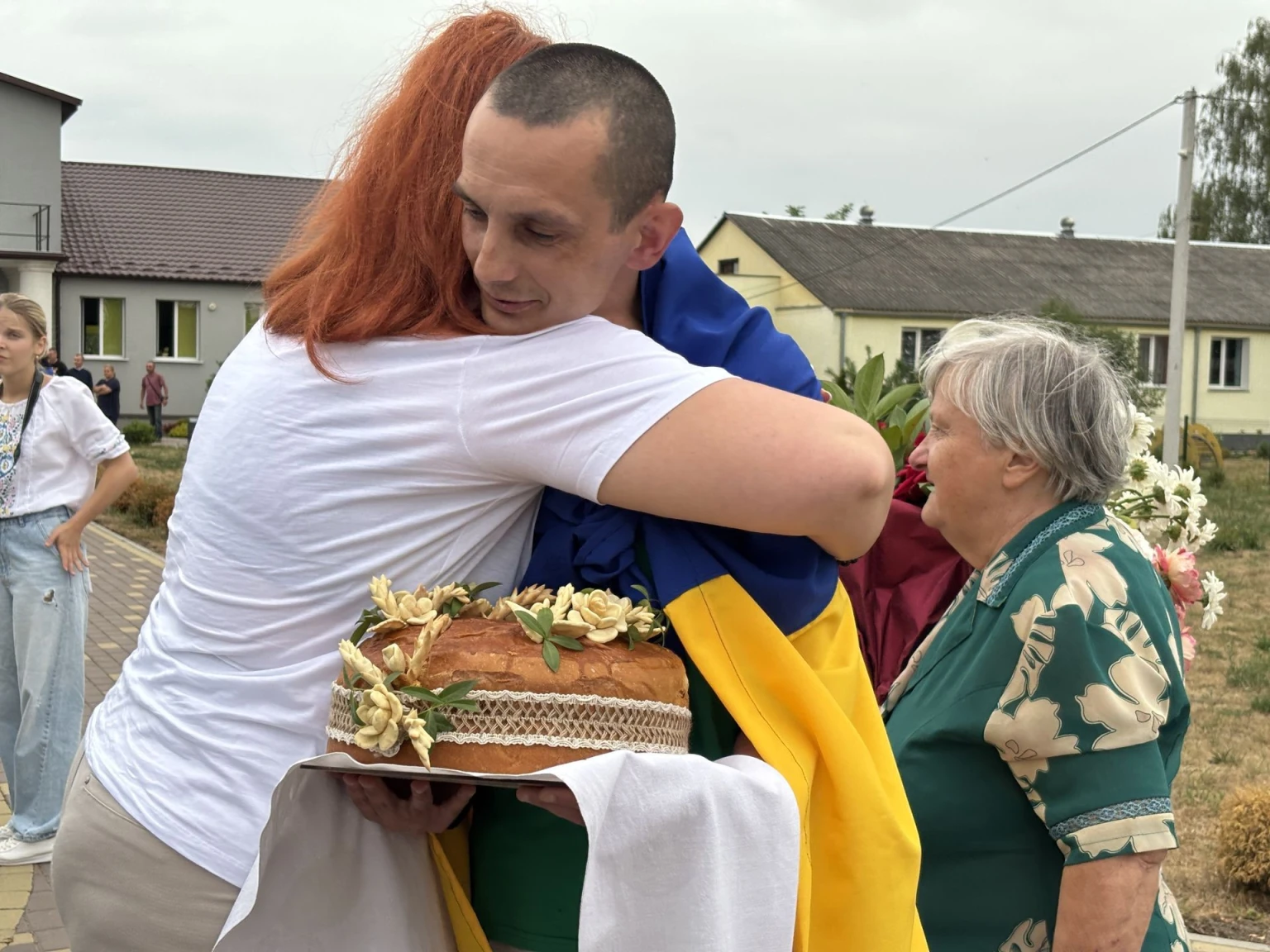 Майже три роки в неволі: на Волині емоційно зустріли звільненого з полону Сергія Кизуна